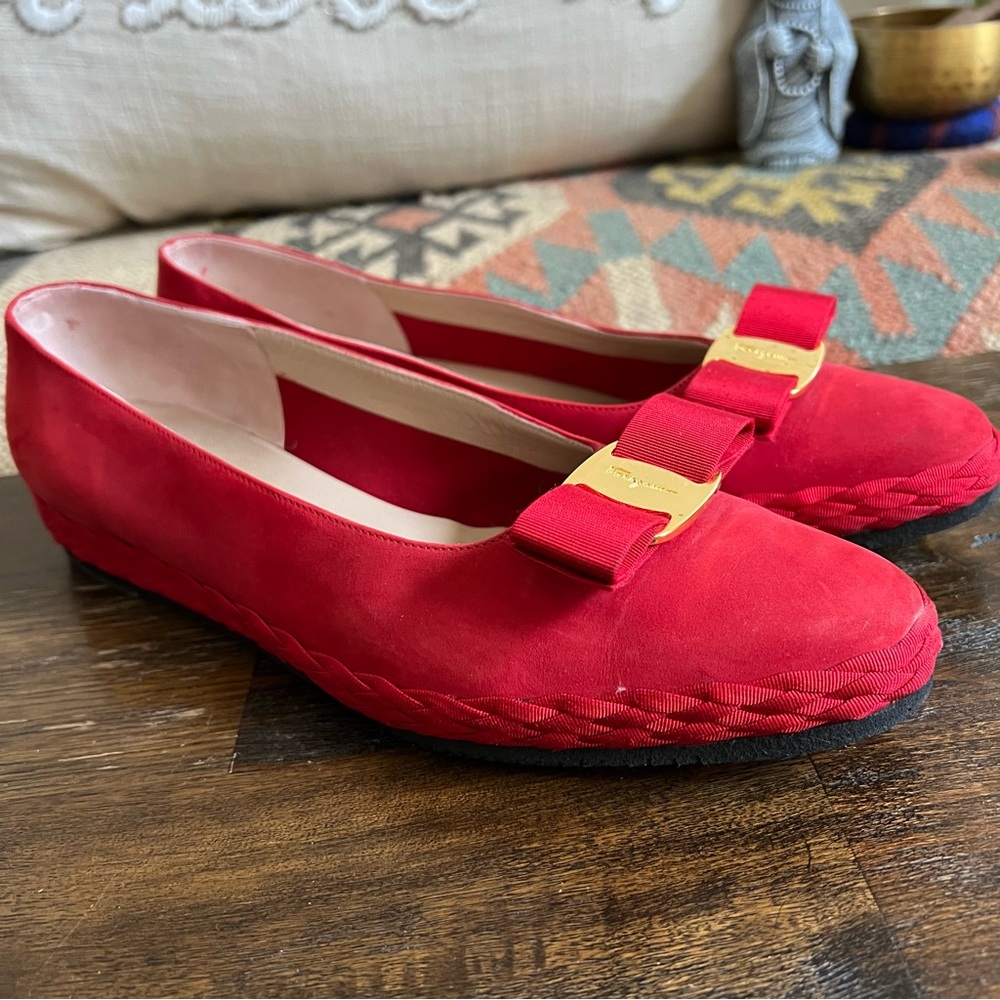 Salvatore Ferragamo Red Nubuck Vara Bow Braided Trim Foam Soles Pump Flats 9B